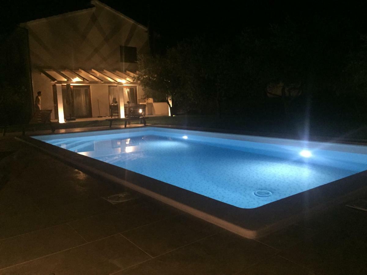 Pool Premium Apartment เวอร์ซาร์ ภายนอก รูปภาพ