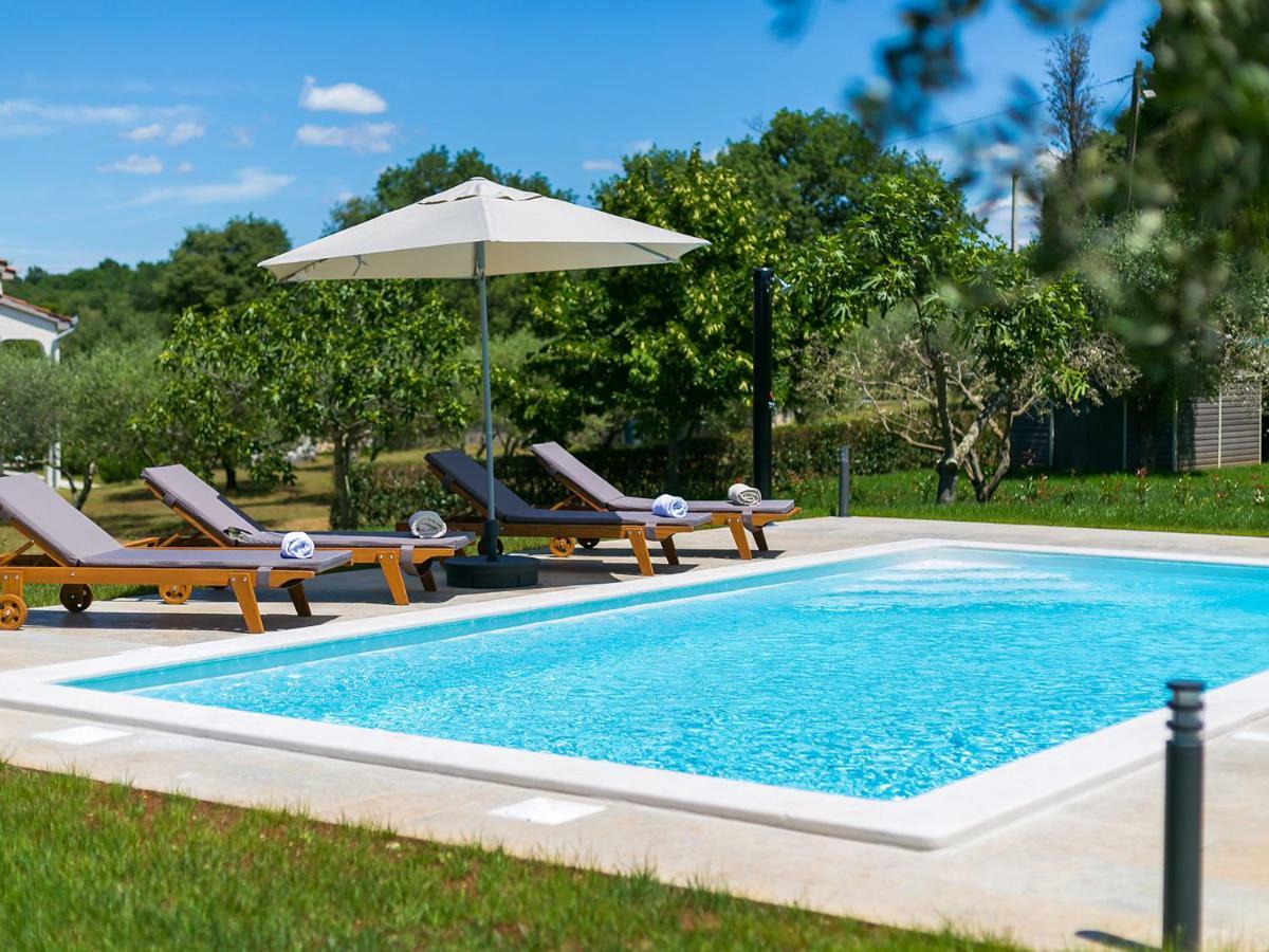 Pool Premium Apartment เวอร์ซาร์ ภายนอก รูปภาพ