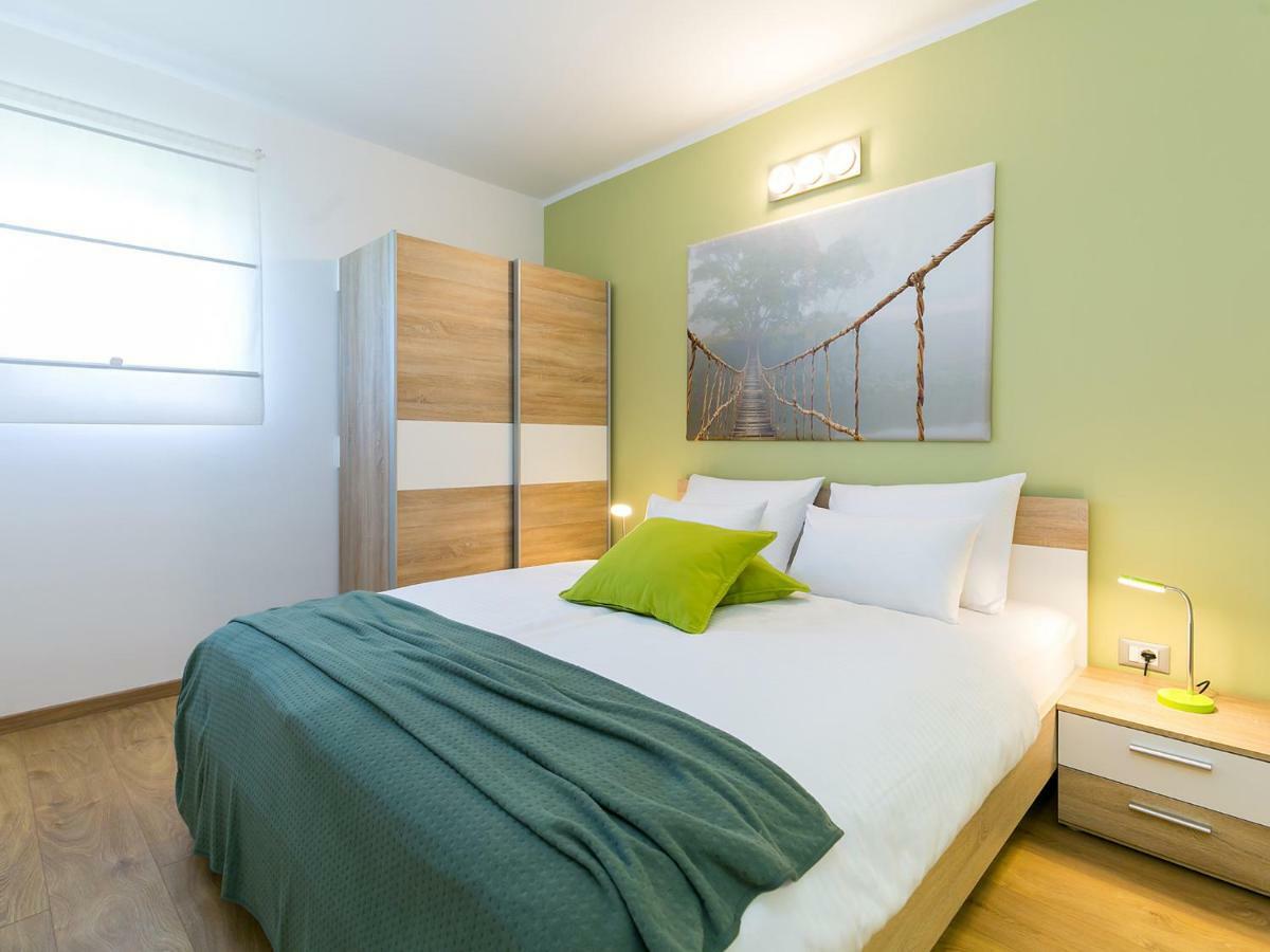 Pool Premium Apartment เวอร์ซาร์ ภายนอก รูปภาพ