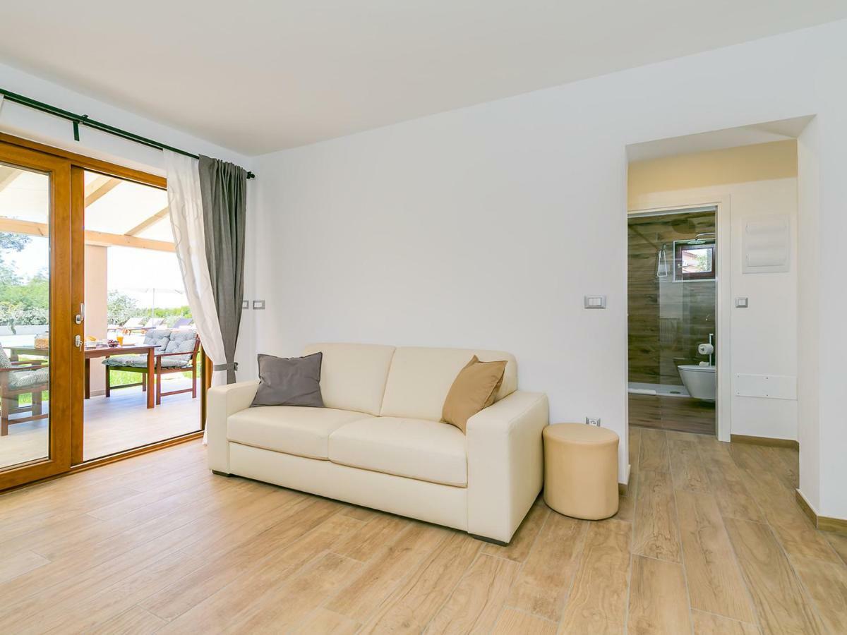 Pool Premium Apartment เวอร์ซาร์ ภายนอก รูปภาพ