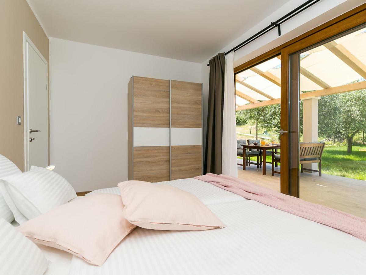 Pool Premium Apartment เวอร์ซาร์ ภายนอก รูปภาพ