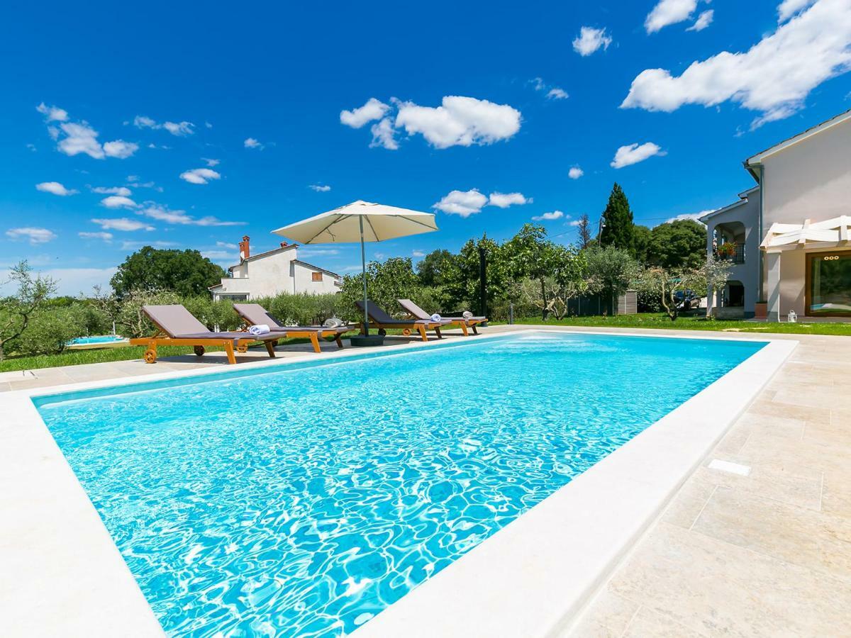 Pool Premium Apartment เวอร์ซาร์ ภายนอก รูปภาพ