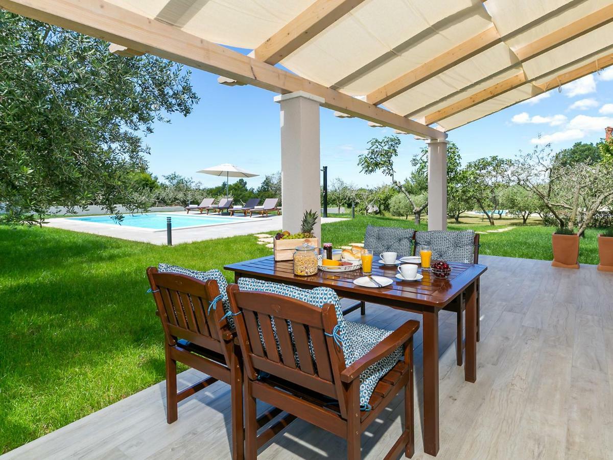 Pool Premium Apartment เวอร์ซาร์ ภายนอก รูปภาพ