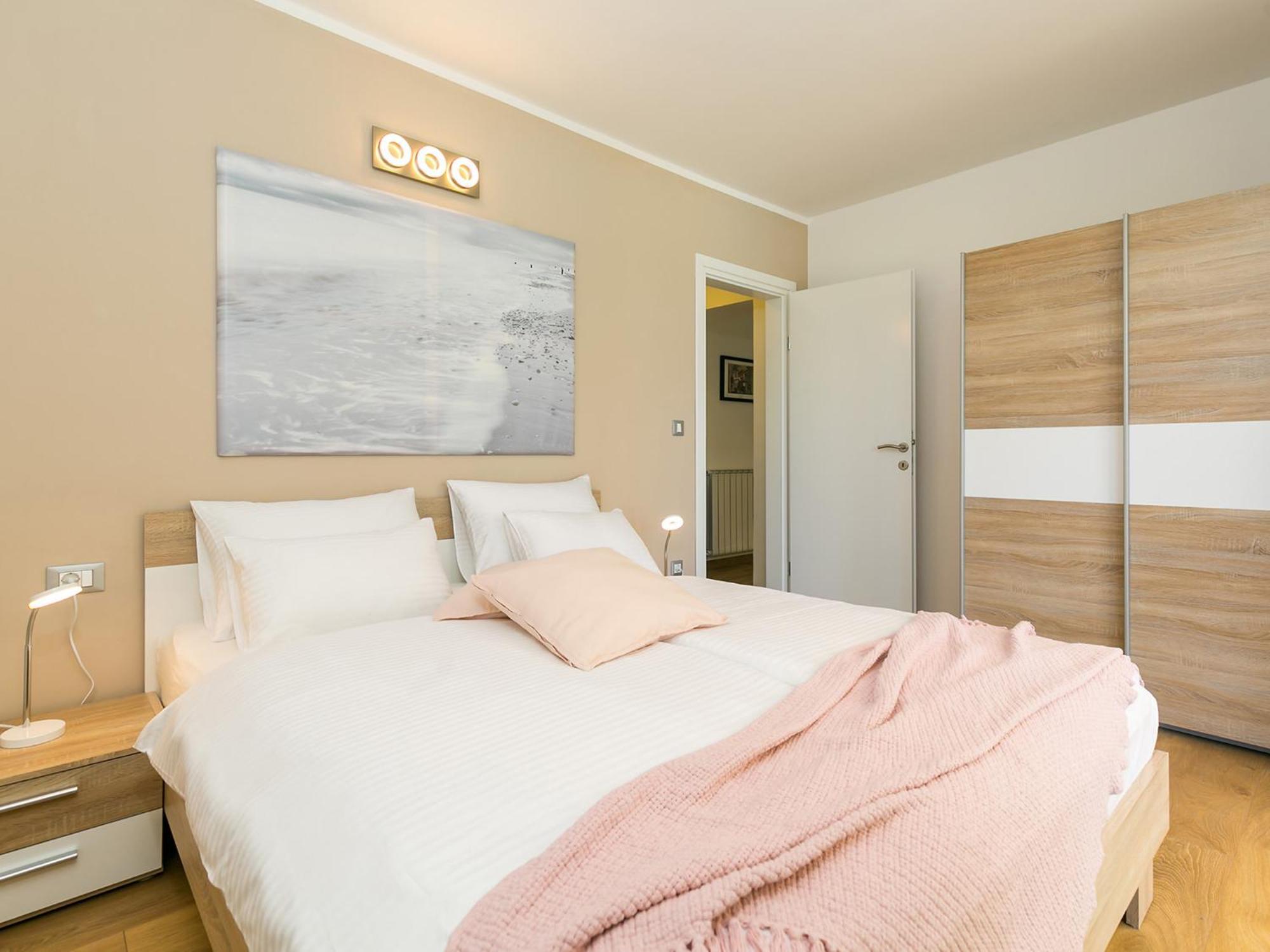 Pool Premium Apartment เวอร์ซาร์ ภายนอก รูปภาพ