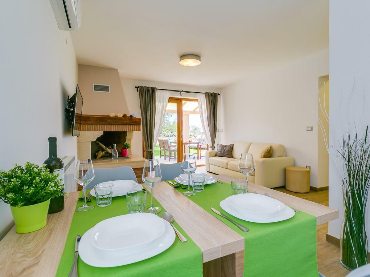 Pool Premium Apartment เวอร์ซาร์ ภายนอก รูปภาพ